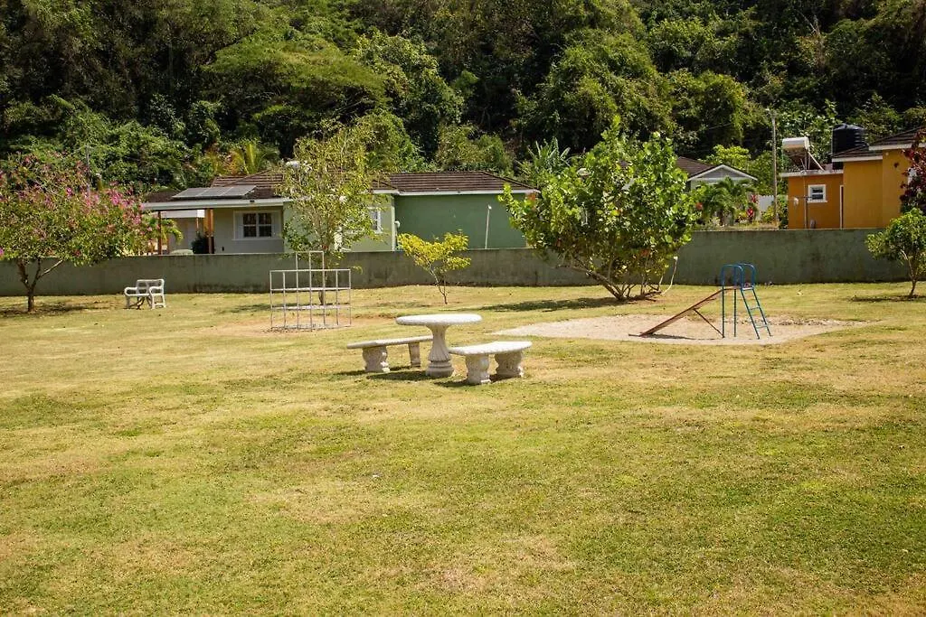 Sunset Inn Runaway Bay Holiday home